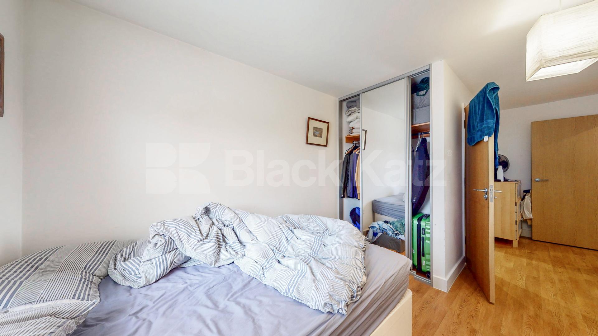 Modern 2 bedroom 2 bathroom property with large Balcony  Mildmay Avenue , Newington Green 